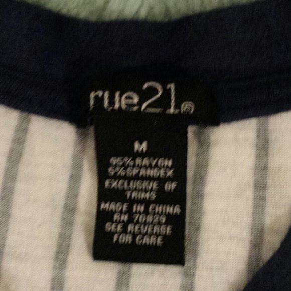 Rue21 Tops - rue 21 long sleeve tee size M.